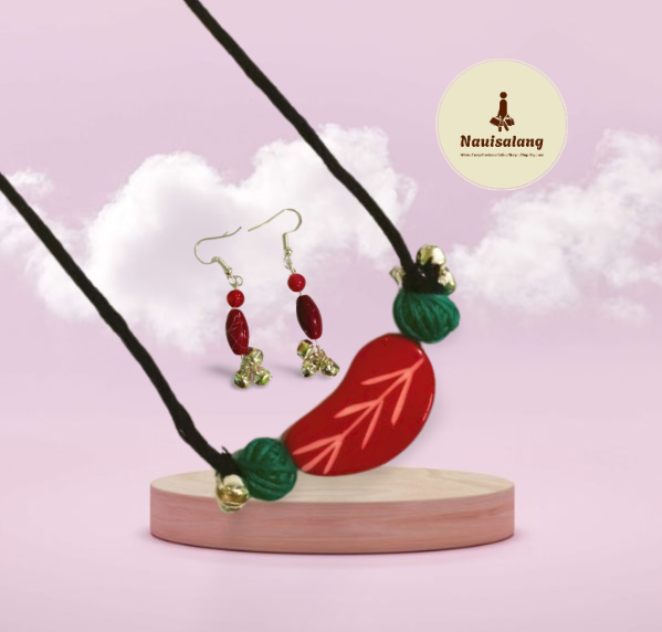 Set of necklace and earrings with a combination of Red green and silver